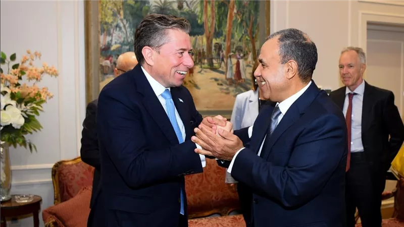 وزير الخارجية يستقبل وكيل الأمين العام للشئون الإنسانية
