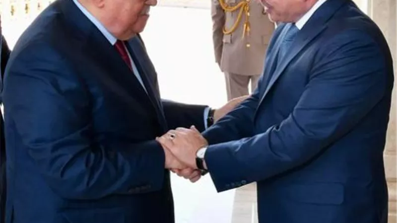 الرئيس السيسي يستقبل نظيره الفلسطيني بمقر قمة شرم الشيخ للسلام