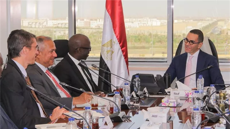 وزير الاستثمار يبحث مع وفد البنك الدولي تعزيز فرص الاستثمار والتنمية الاقتصادية المستدامة في مصر