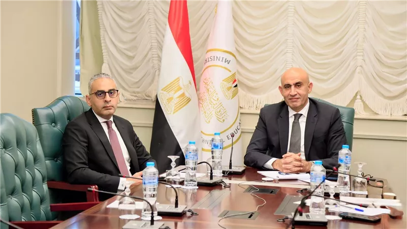  وزير التربية والتعليم يعقد اجتماعًا مع مديري ووكلاء المديريات التعليمية لمتابعة انتظام سير الدراسة