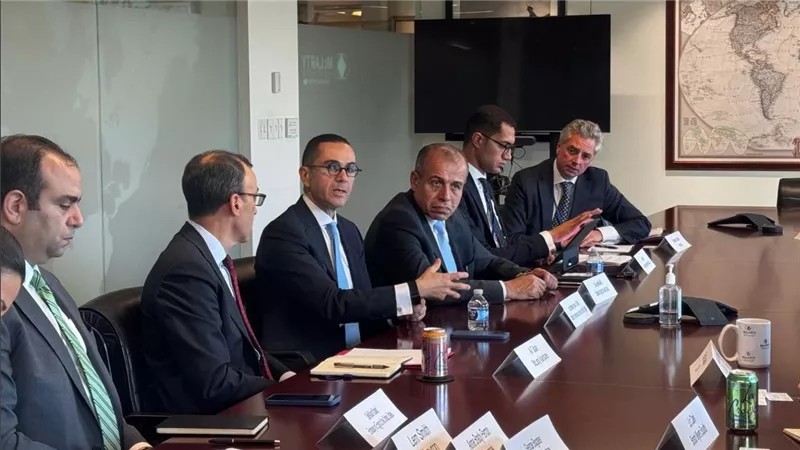 وزير الاستثمار يعقد مائدة مستديرة مع شركة الاستشارات الدولية McLarty Associates وكبار المستثمرين 