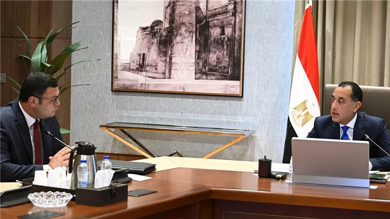 رئيس الوزراء يتابع موقف تنفيذ مختلف المشروعات بالمدن الجديدة