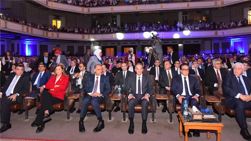  وزير العمل يشارك في المؤتمر الدولي الأول للذكاء الاصطناعي بجامعة القاهرة