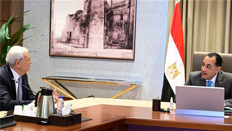 رئيس الوزراء يستعرض جهود وخطوات تحسين الخدمات المقدمة إلكترونيا للمواطنين والمستثمرين