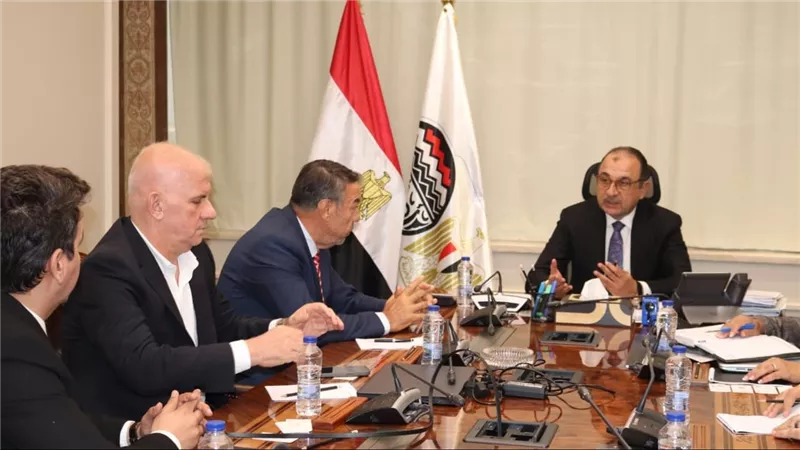 وزير قطاع الأعمال يستقبل رئيس مجموعة اروجلو العالمية لبحث فرص الاستثمار والتعاون 
