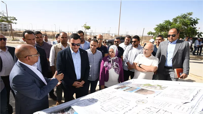 وزير الإسكان يتفقد أعمال تنفيذ وحدات 