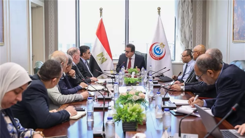 نائب رئيس مجلس الوزراء ووزير الصحة يعقد اجتماعًا لمتابعة نتائج زيارته الرسمية إلى الصين