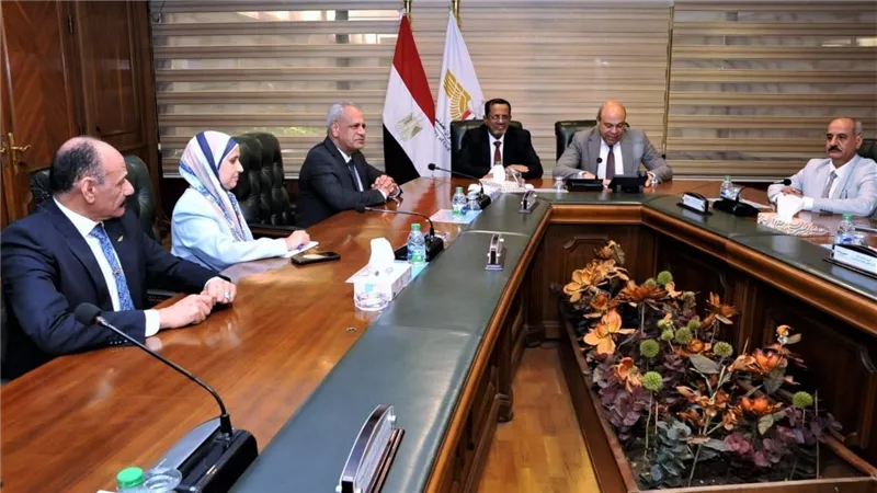 وزير الطيران المدني يشهد حفل تخرج طلبة المراقبة الجوية من دولة اليمن الشقيقة