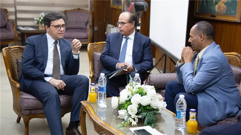 وزير الثقافة يتفقد الهيئة المصرية العامة للكتاب ويتابع الاستعدادات لمعرض 