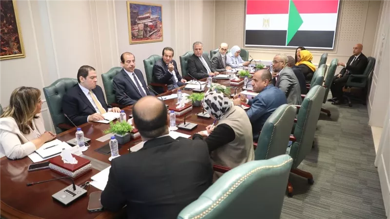 وزير الصحة يبحث مع نظيره السوداني تعزيز التعاون الصحي ودعم الشعب السوداني
