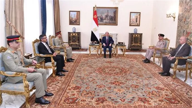 الرئيس السيسى يستقبل رئيس أركان القوات البرية الباكستانية بحضور وزير الدفاع