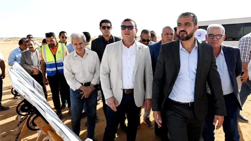 وزير الإسكان يتفقد الطرق والمرافق بمنطقة الأمل بمدينة العبور الجديدة