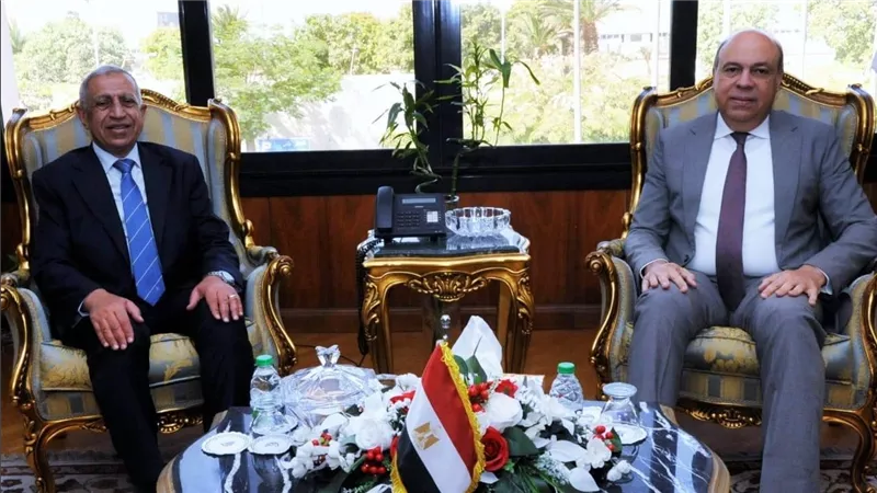 وزير الطيران المدني يلتقي رئيس الأكاديمية العربية للعلوم والتكنولوجيا والنقل البحري لبحث سبل التعاون المشترك