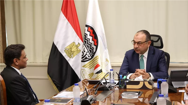 وزير قطاع الأعمال العام يستقبل وفدًا من شركة 