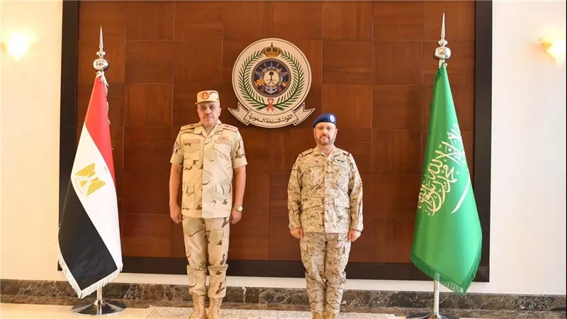 الفريق أحمد خليفة رئيس أركان حرب القوات المسلحة يعود إلى أرض الوطن بعد إنتهاء زيارته الرسمية للمملكة العربية السعودية