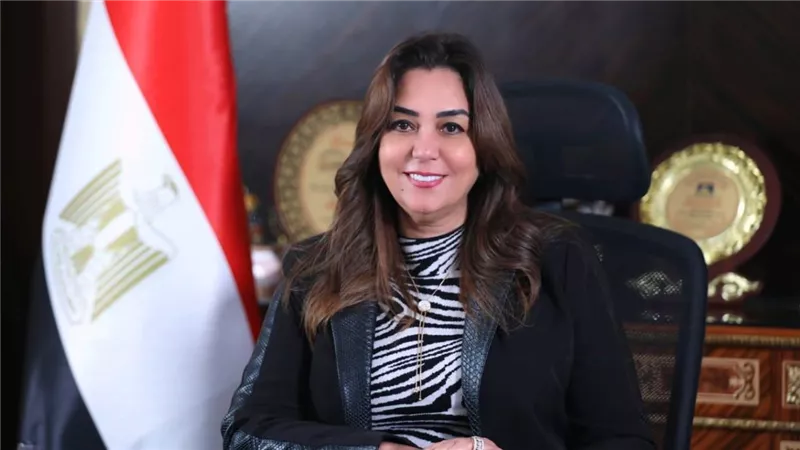وزيرة التنمية المحلية تستعرض تقريرًا عن إنجازات برنامج 