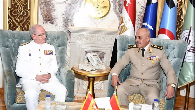الفريق أحمد خليفة رئيس أركان حرب القوات المسلحة يلتقى رئيس أركان الدفاع الأسبانى