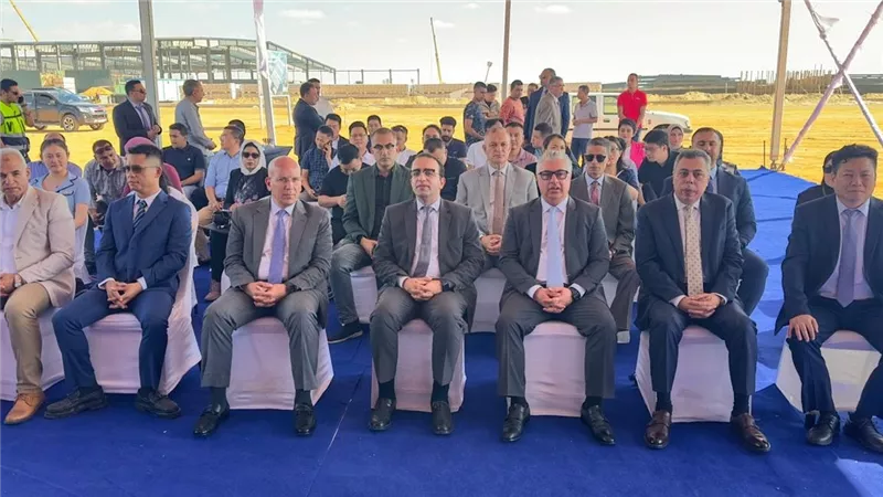 باستثمارات 20.5 مليون دولار.. رئيس «اقتصادية قناة السويس» يشهد وضع حجر أساس مصنعين بالقنطرة غرب
