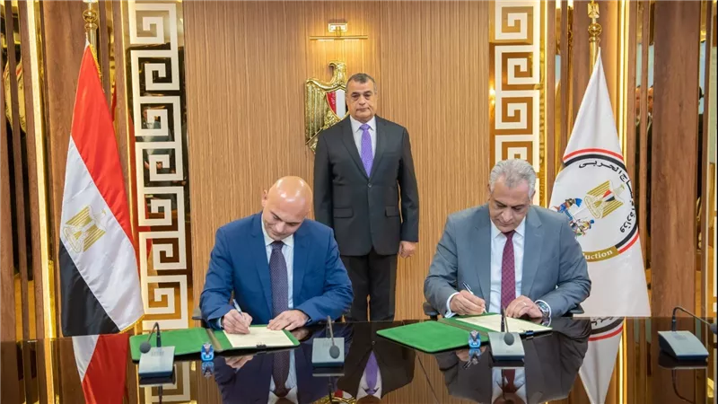 وزير الإنتاج الحربي يشهد مراسم توقيع مذكرة تفاهم مع شركة ستارك السويسرية في مجال تصنيع المحركات الكهربائية