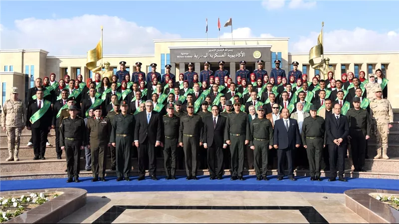 الأكاديمية العسكرية المصرية تنظم حفل إنتهاء دورة تعايش طلبة جامعة القاهرة بالأكاديمية   
