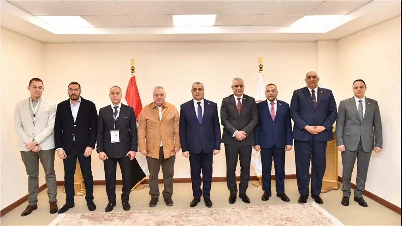 خلال معرض 