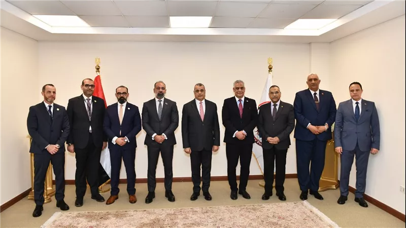 وزير الدولة للإنتاج الحربي يشهد مراسم توقيع عقود للتعاون المشترك في المجال العسكري