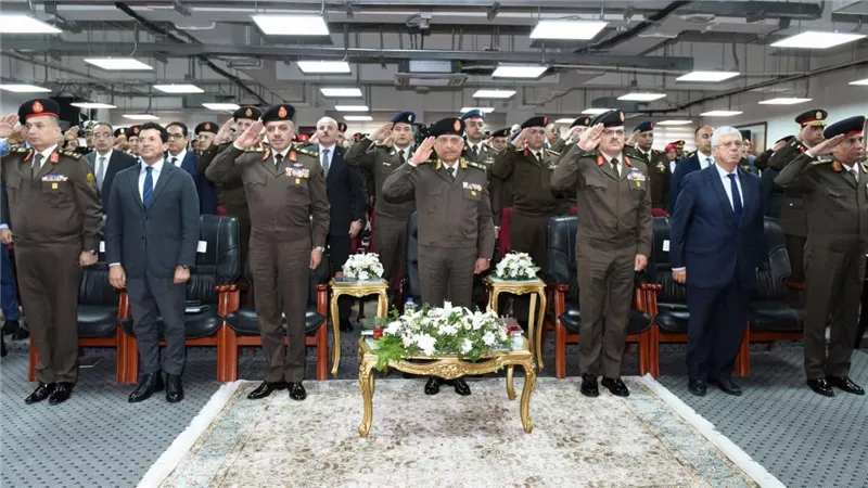 الفريق أول عبد المجيد صقر القائد العام للقوات المسلحة وزير الدفاع والإنتاج الحربى يشهد مناقشة البحث الرئيسى للأكاديمية العسكرية للدراسات العليا والإستراتيجية