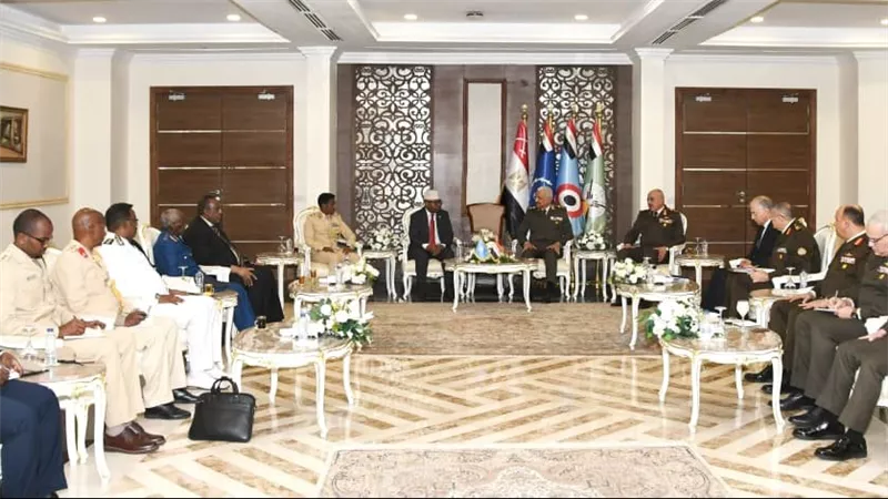 على هامش فعاليات اليوم الختامى للمعرض الدولى الرابع للصناعات الدفاعية ( إيديكس - 2025 ) ..  “وزير الدفاع ”و “رئيس الأركان 
