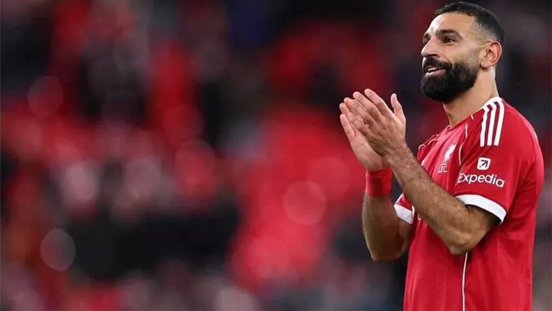 محمد صلاح على طاولة روما.. هل يعود الملك المصري إلى إيطاليا؟