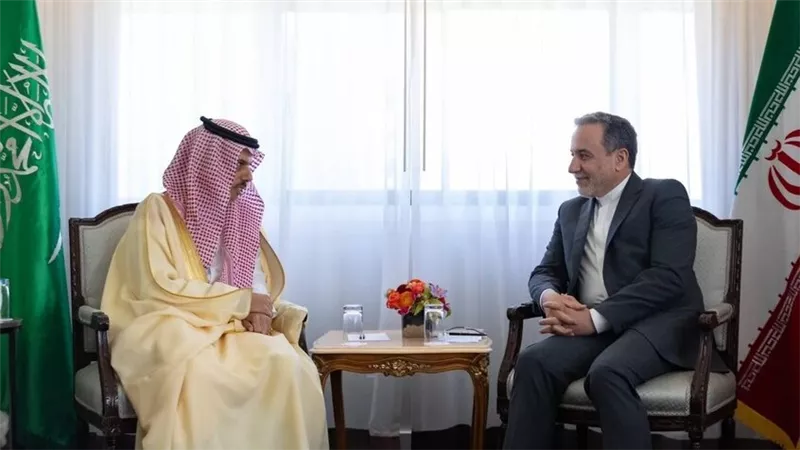 عراقجي وبن فرحان يناقشان اليمن ولبنان والاعتداءات الإسرائيلية