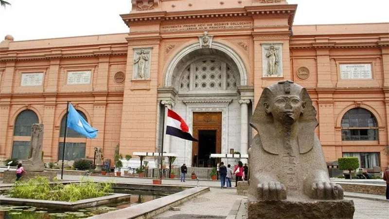 المؤبد لمفتش آثار اختلس 370 قطعة من متحف الحضارة