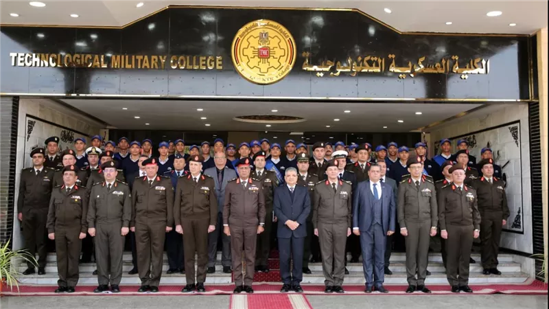الكلية العسكرية التكنولوجية تحتفل بتخريج الدورة التدريبية الأولى لطلبة مركز التدريب المهنى التابع لهيئة قناة السويس بعد إنتهاء تأهيلهم