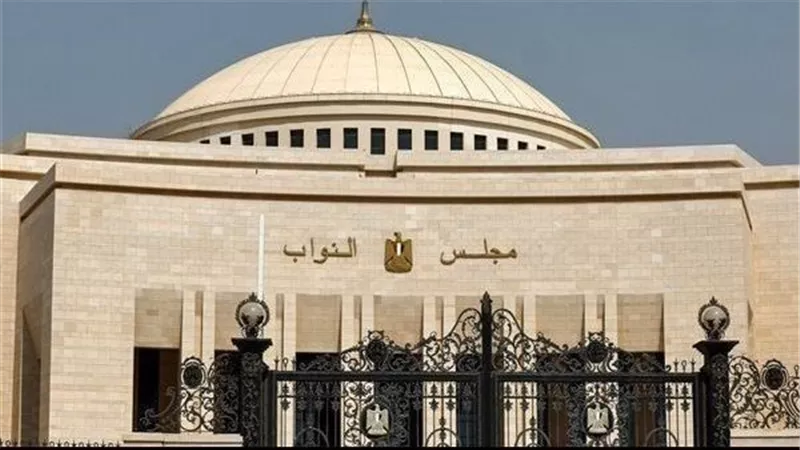 استعدادا لجلسة التعديل الوزاري.. توافد النواب على مقر المجلس
