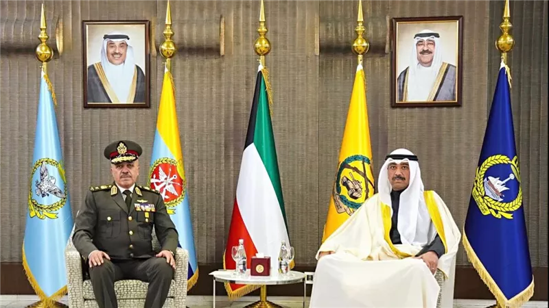 الفريق أحمد خليفة رئيس أركان حرب القوات المسلحة يعود إلى أرض الوطن عقب إنتهاء زيارته الرسمية لدولة الكويت  