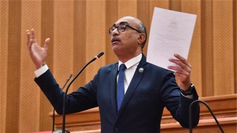 النائب إيهاب منصور يطالب بوقف رواتب المسؤولين المتقاعسين لمدة 4 سنوات