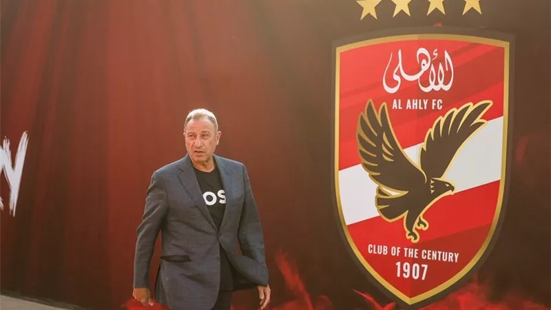 الأهلي يقترب من حسم المدير الفني.. وشوبير يوضح التفاصيل