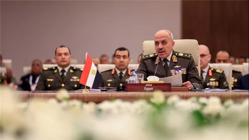 الفريق أحمد خليفة رئيس أركان حرب القوات المسلحة يعود إلى أرض الوطن عقب إنتهاء زيارته الرسمية لدولة ليبيا