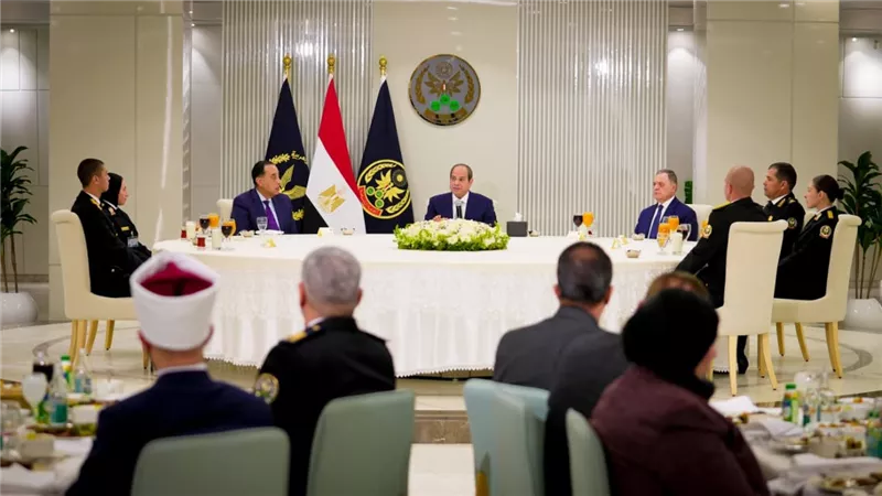 الرئيس السيسي يشارك في إفطار أكاديمية الشرطة.. ويؤكد: أخطر ما يواجه الدول هو الجهل