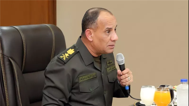 “ وزير الدفاع “ يلتقى عدداً من قادة الوحدات والوحدات الفرعية بالجيشين الثانى والثالث الميدانيين