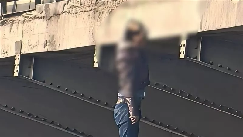 فيديو كوبري المظلات في شبرا الخيمة يثير صدمة واسعة.. وتحرك عاجل من الأمن
