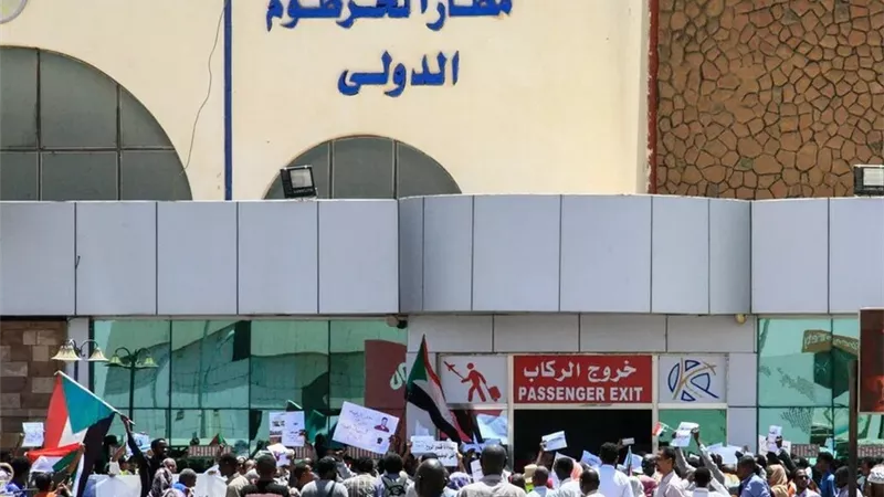 مصر تدين استهداف مطار الخرطوم الدولي
