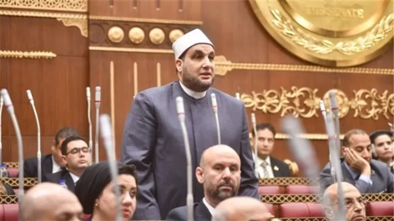 «كفاية بناء مساجد».. تصريحات نائب بالشيوخ تشعل الجدل.. ومواطنون: «إحنا اللي بنبنيها»