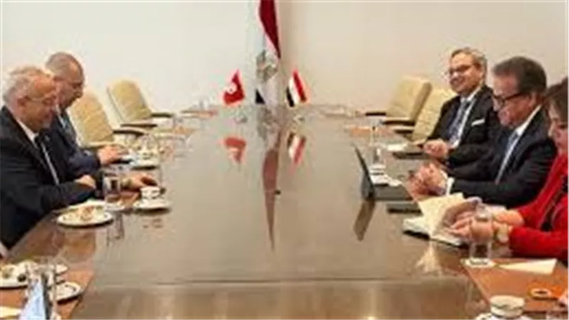 على هامش 