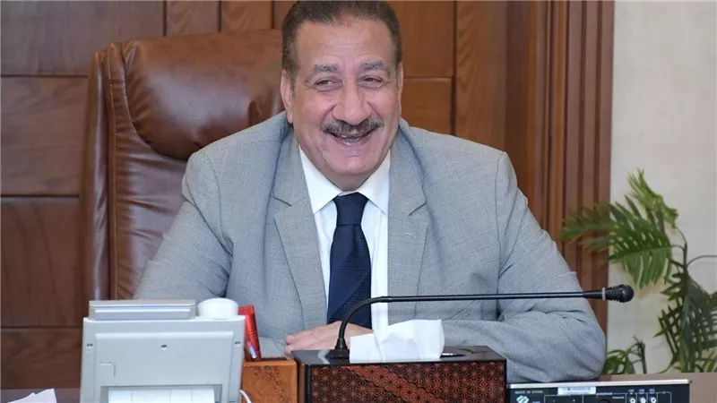 محافظ بورسعيد يتابع جهود تيسير الخدمات وانتظام الحركة السياحية بالشواطئ والمزارات خلال العطلة الاسبوعية