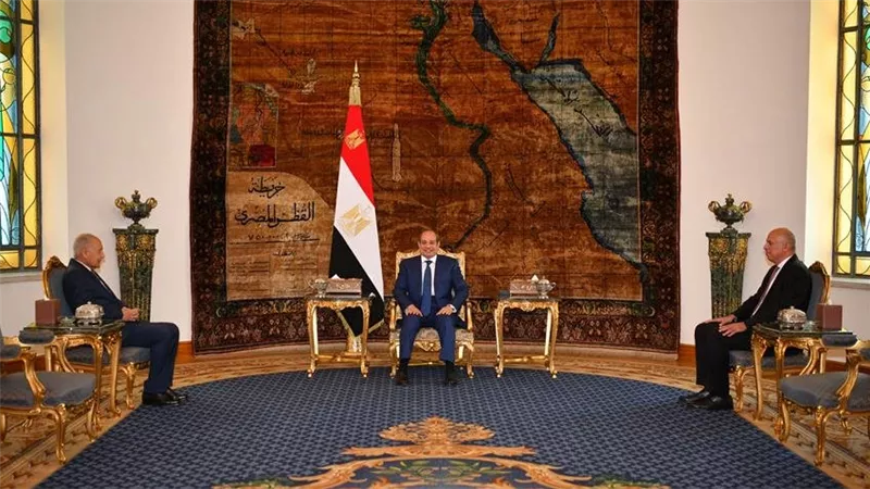 الرئيس السيسي يستقبل أمين عام جامعة الدول العربية.. ويشيد بفترة توليه المنصب