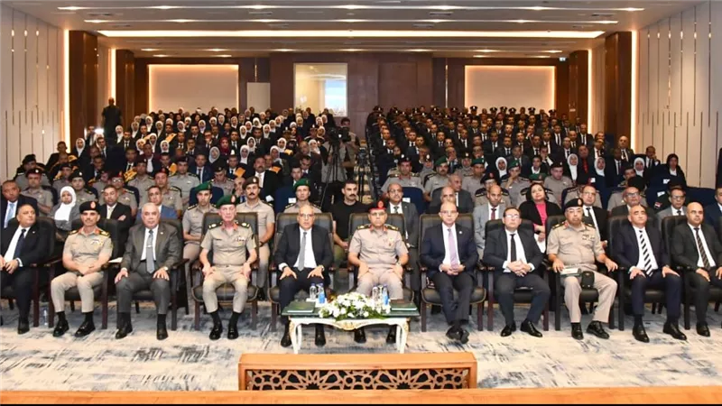 لأكاديمية العسكرية المصرية تنظم مراسم الإحتفال بتخرج الدورة التدريبية المجمعة للمرشحين للتعيين بعدد من الوزارات بعد إنتهاء فترة تأهيلهم