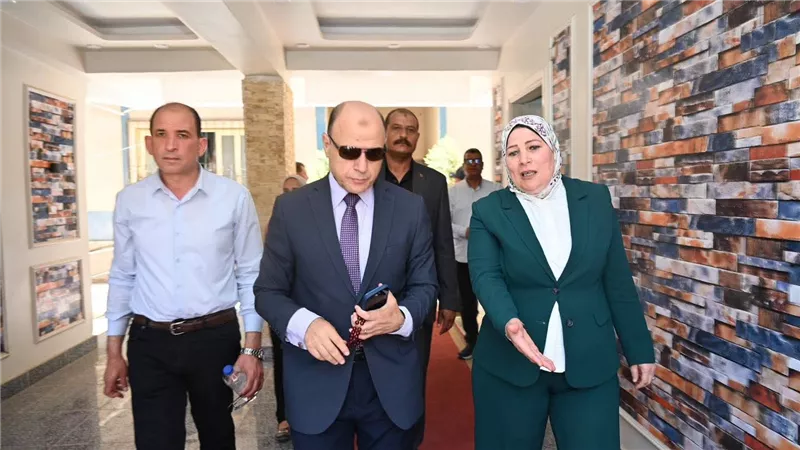 خدمة المواطن أولًا.. محافظ الغربية يتفقد المركز التكنولوجي وإدارات مركز ومدينة بسيون 
