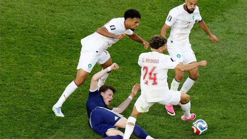 رغبة مفاجئة لنجم المغرب: أريد الاعتزال والعمل إمام مسجد