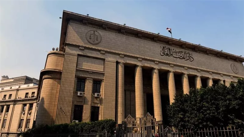 محاكمة فنانة مصرية شهيرة بتهمة السرقة بالإكراه.. ما القصة؟