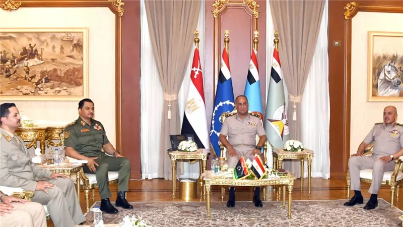 الفريق “أشرف سالم زاهر”  يلتقى نائب القائد العام للجيش الوطنى الليبى ورئيس الأركان العامة للجيش الوطنى الليبى